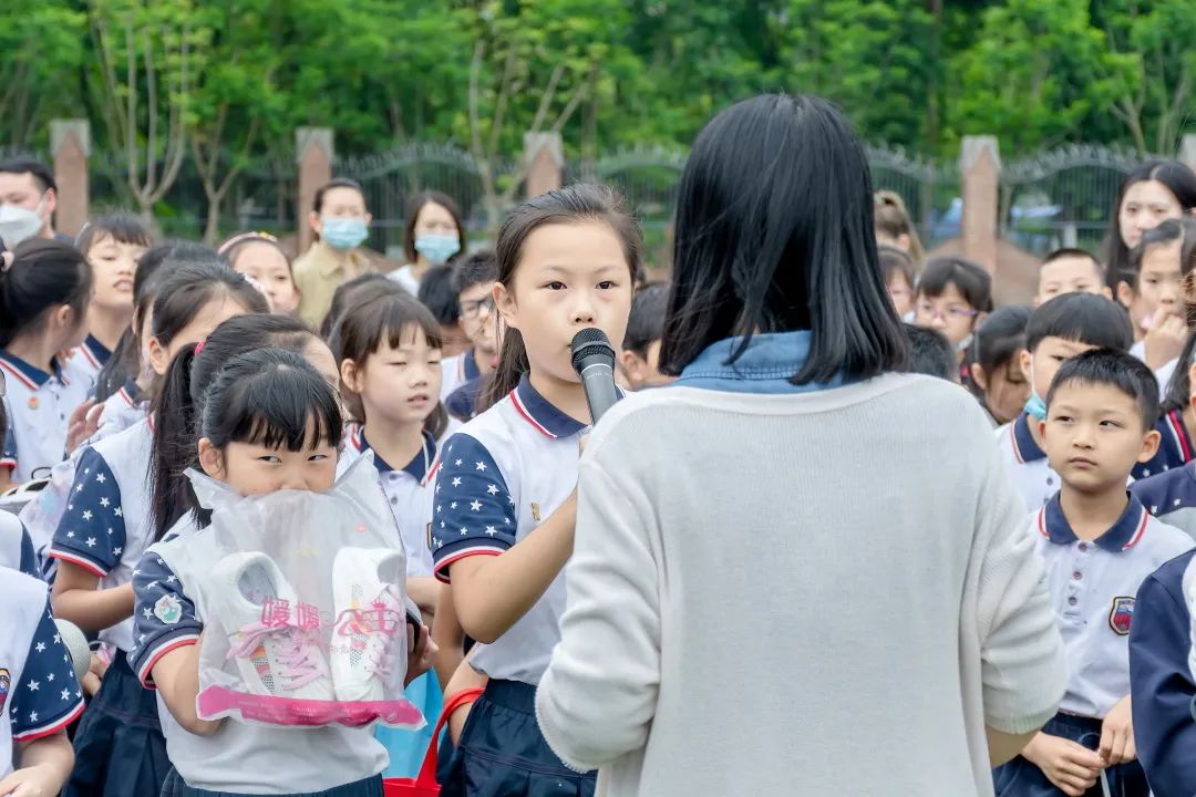相信,将来的新川娃一定能生存,会生活。 相信,将来的新川娃一定能生存,会生活。