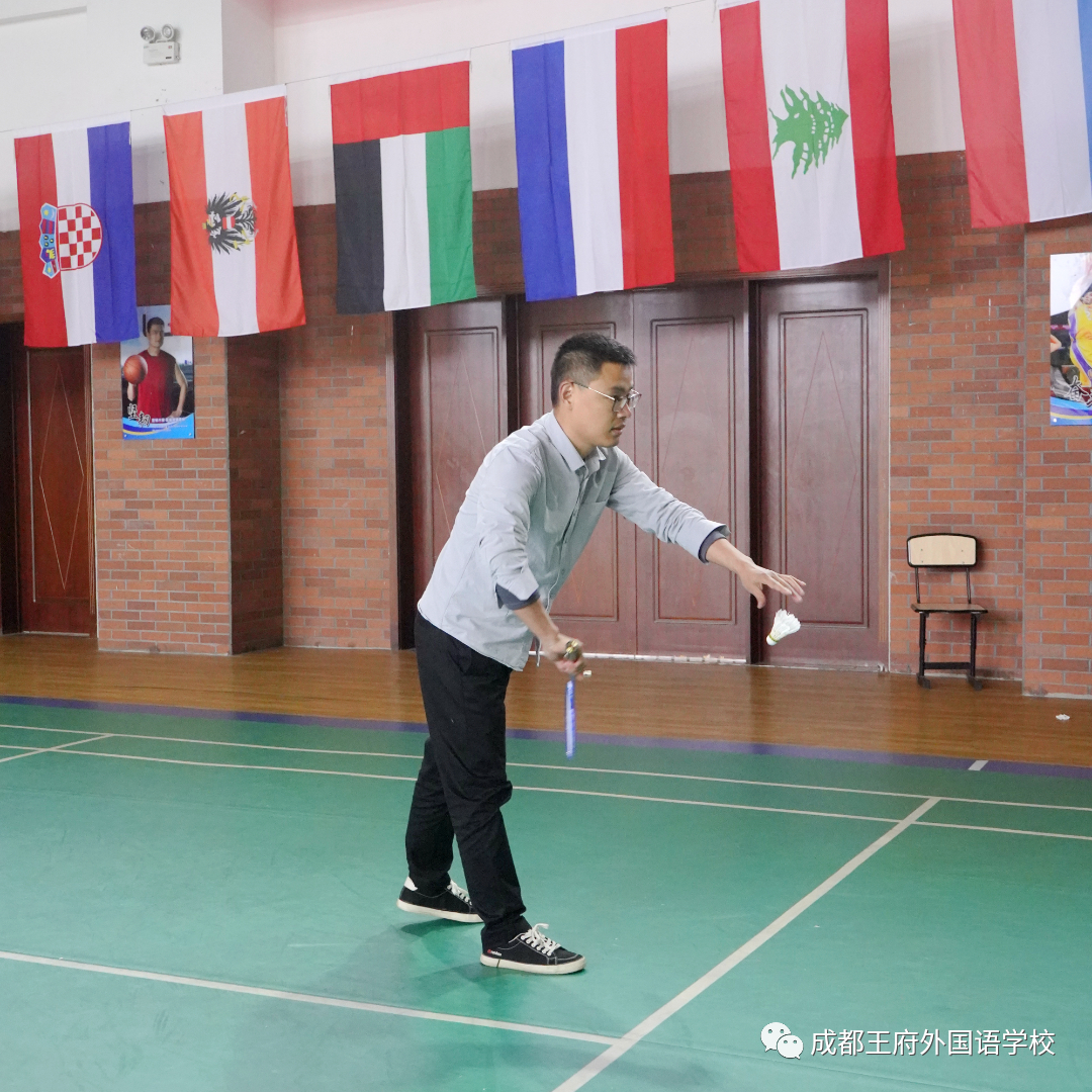 无“羽”伦比，谁“羽”争锋——成都王府开展第二届“园丁杯”教职工羽毛球比赛