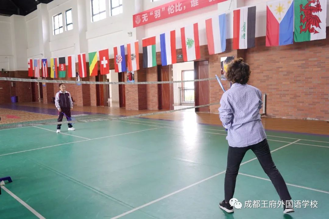 无“羽”伦比，谁“羽”争锋——成都王府开展第二届“园丁杯”教职工羽毛球比赛