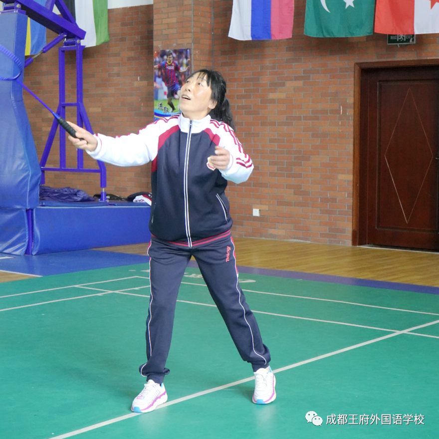 无“羽”伦比，谁“羽”争锋——成都王府开展第二届“园丁杯”教职工羽毛球比赛