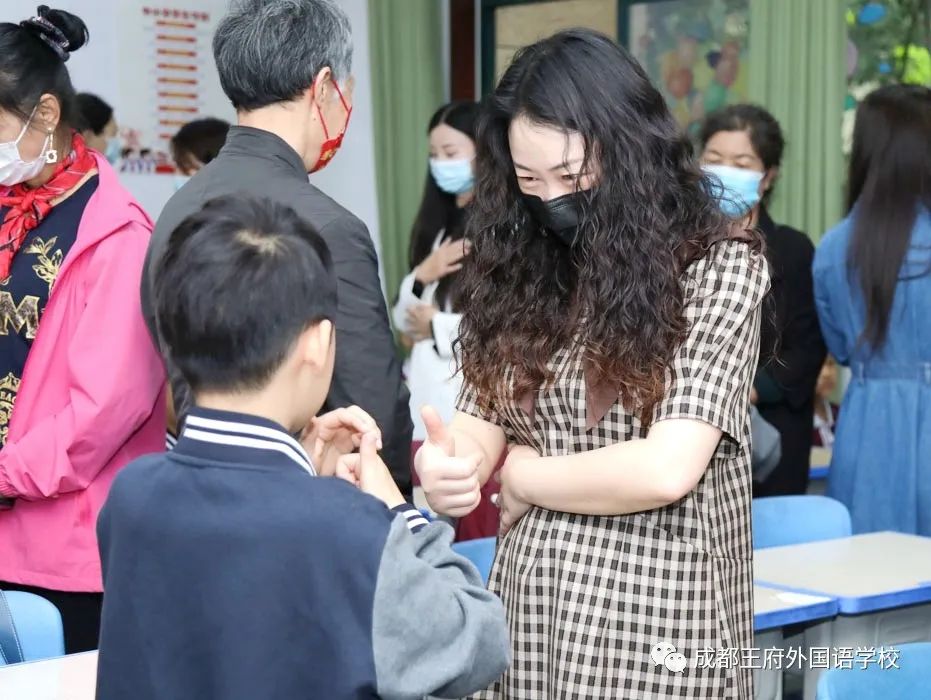 初夏蔷薇飘香，王府少年成长——成都王府小学部家长开放日