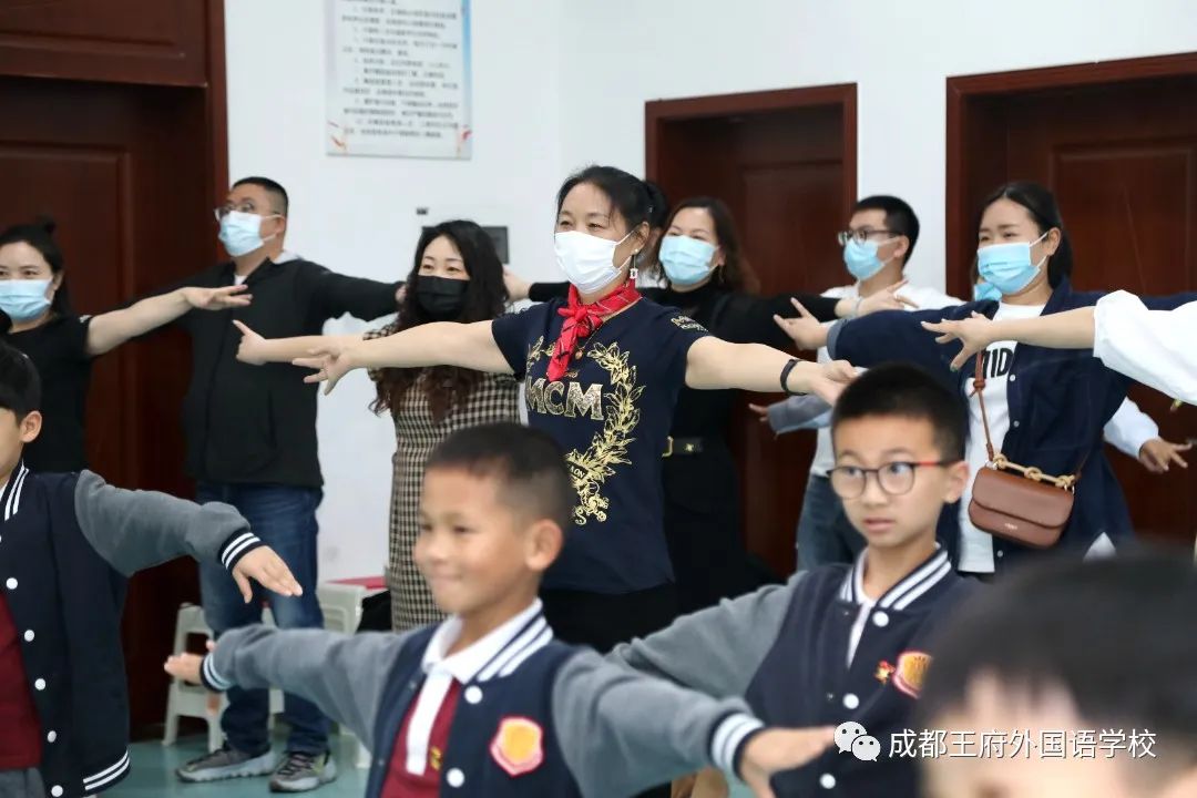 初夏蔷薇飘香，王府少年成长——成都王府小学部家长开放日