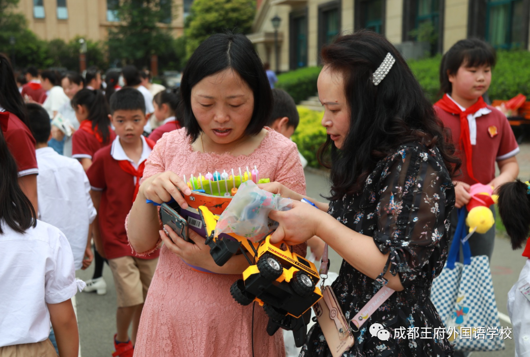 跳蚤小市场，快乐大成长——成都王府举行欢乐六一跳蚤市场活动