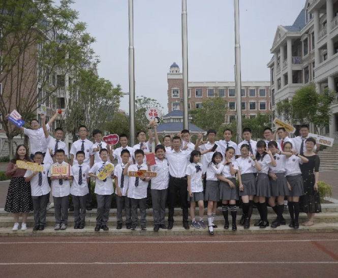 青春正好 不说再见|新川外国语学校初中部直升年级2020届小学毕业典礼 青春正好 不说再见|新川外国语学校初中部直升年级2020届小学毕业典礼