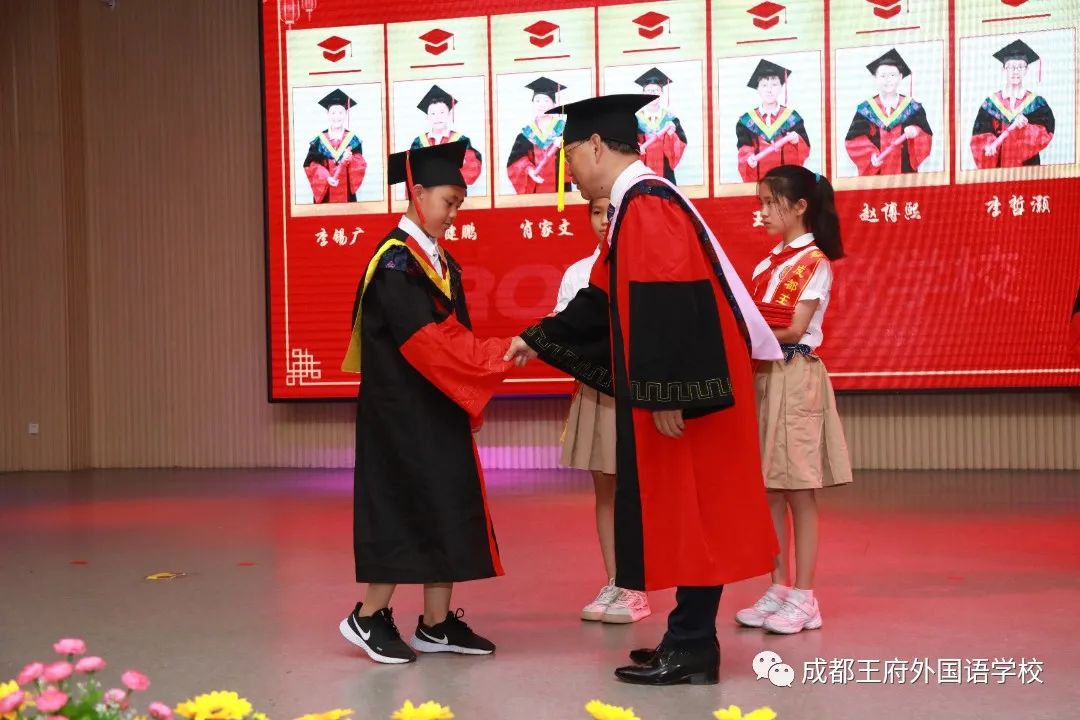青春拂晓，未来可期——成都王府外国语学校2022届毕业典礼