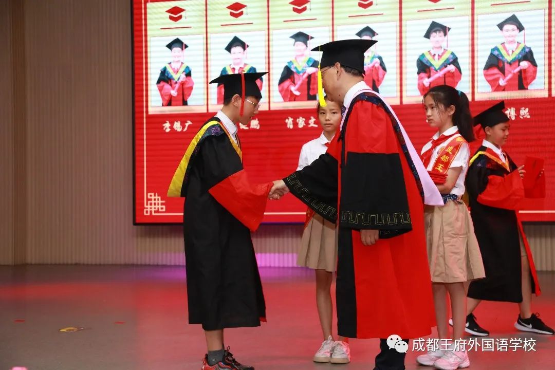 青春拂晓，未来可期——成都王府外国语学校2022届毕业典礼