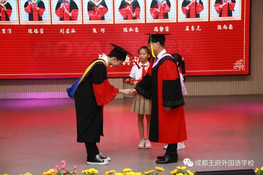 青春拂晓，未来可期——成都王府外国语学校2022届毕业典礼
