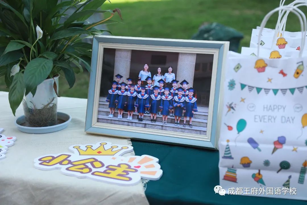 感恩王府，与爱同行——成都王府外国语学校2022届衔接班学生毕业典礼