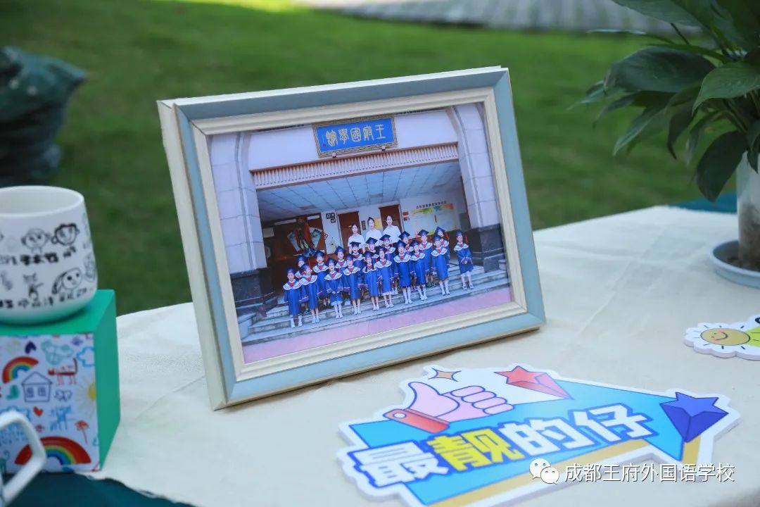 感恩王府，与爱同行——成都王府外国语学校2022届衔接班学生毕业典礼