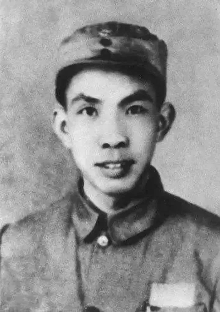 拍下鲁迅遗照白求恩裸照 他是被“枪决”的中国战地记者第一人 拍下鲁迅遗照白求恩裸照 他是被“枪决”的中国战地记者第一人