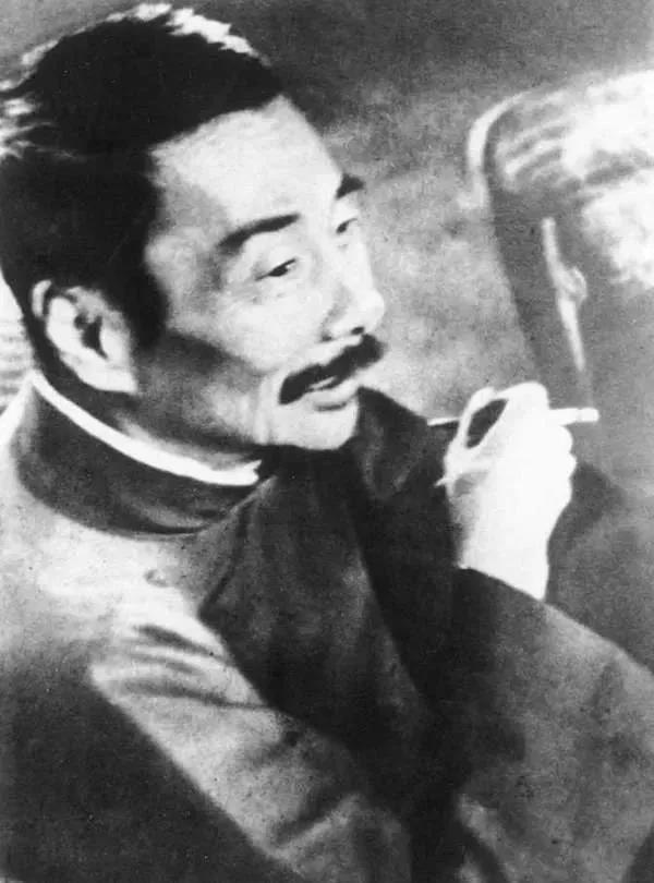 拍下鲁迅遗照白求恩裸照 他是被“枪决”的中国战地记者第一人 拍下鲁迅遗照白求恩裸照 他是被“枪决”的中国战地记者第一人