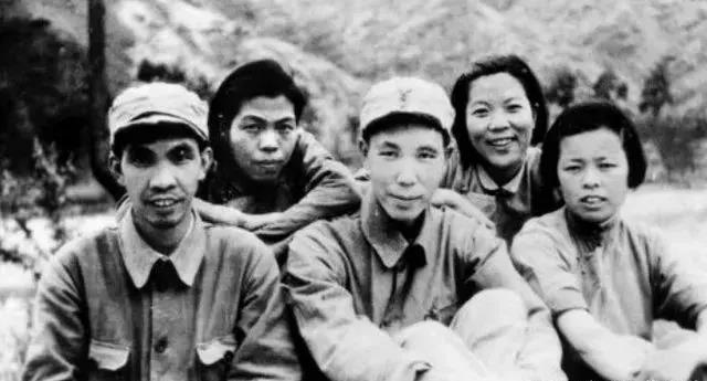 拍下鲁迅遗照白求恩裸照 他是被“枪决”的中国战地记者第一人 拍下鲁迅遗照白求恩裸照 他是被“枪决”的中国战地记者第一人