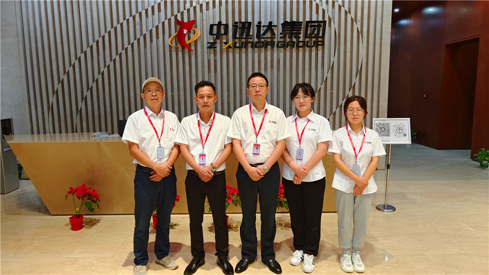 中迅達(dá)集團(tuán)各部門合影