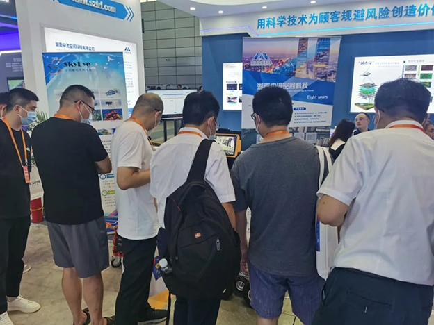 施罗德联合深勘院亮相地理信息产业大会，展示特种机器人前沿技术