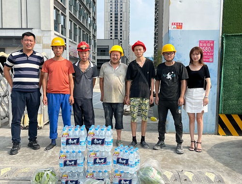 “夏送清涼”到一線 “夏送清涼”到一線
