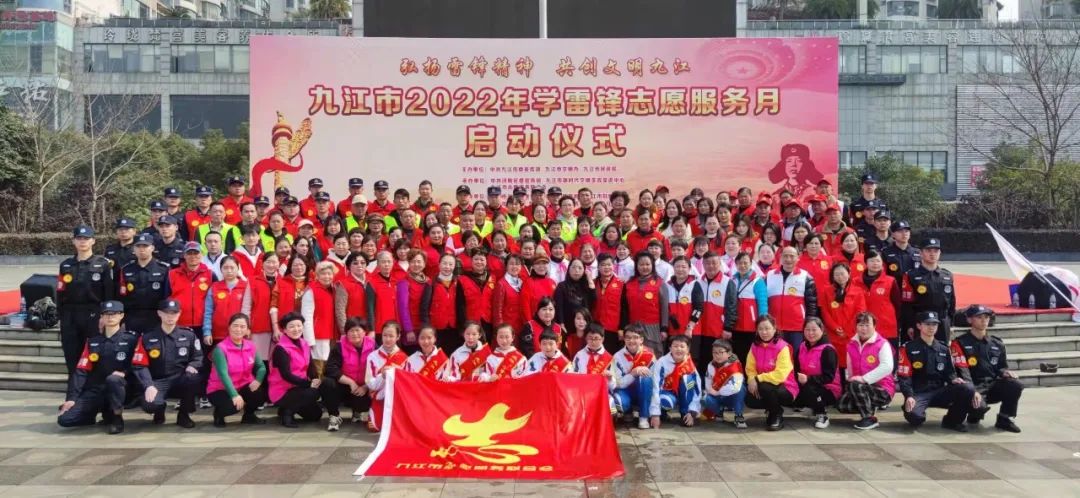 春風(fēng)送暖學(xué)雷鋒 垃圾分類我先行