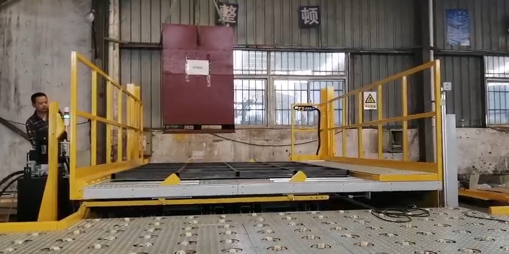 重载型,大台面,重型结构--SOUTHWORTH升降台在航空货物流转中的应用 重载型,大台面,重型结构--SOUTHWORTH升降台在航空货物流转中的应用