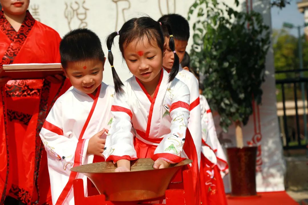开笔启蒙，慧悦人生| 成都王府外国语学校2022—2023学年新小一开笔礼活动