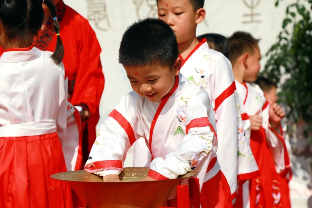 开笔启蒙，慧悦人生| 成都王府外国语学校2022—2023学年新小一开笔礼活动