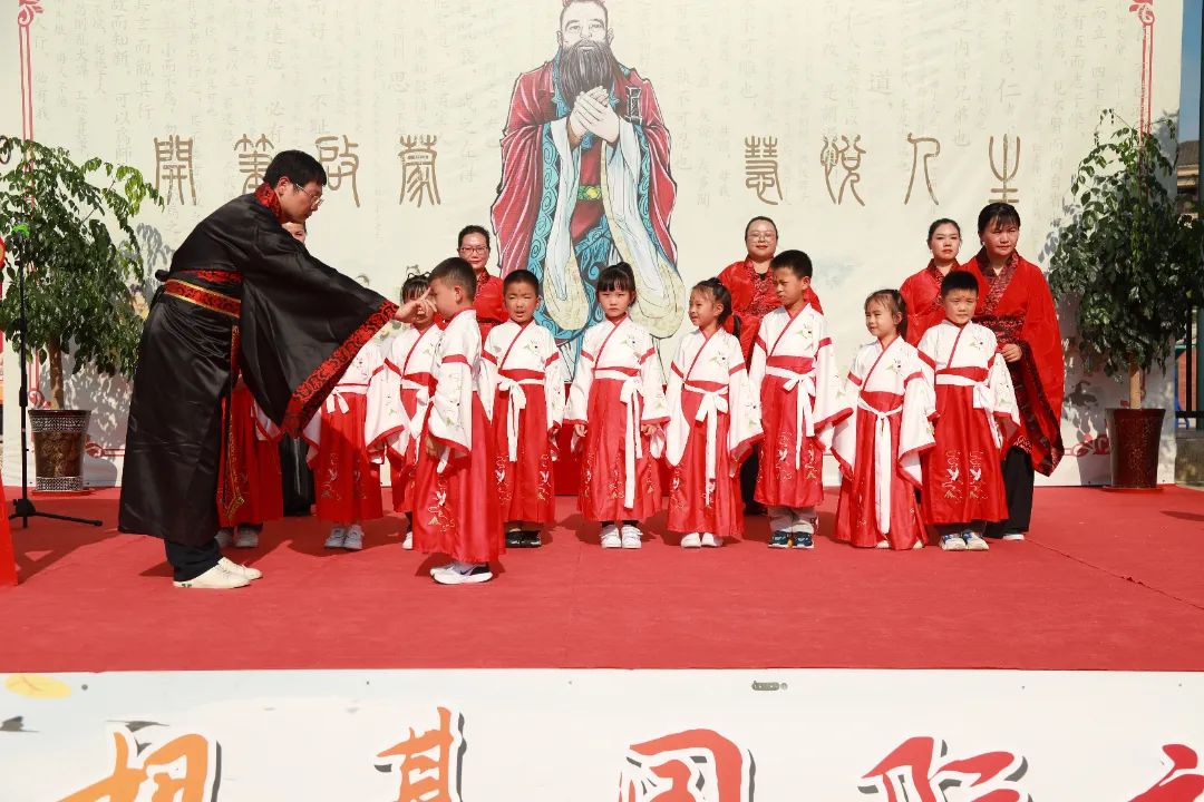 开笔启蒙，慧悦人生| 成都王府外国语学校2022—2023学年新小一开笔礼活动