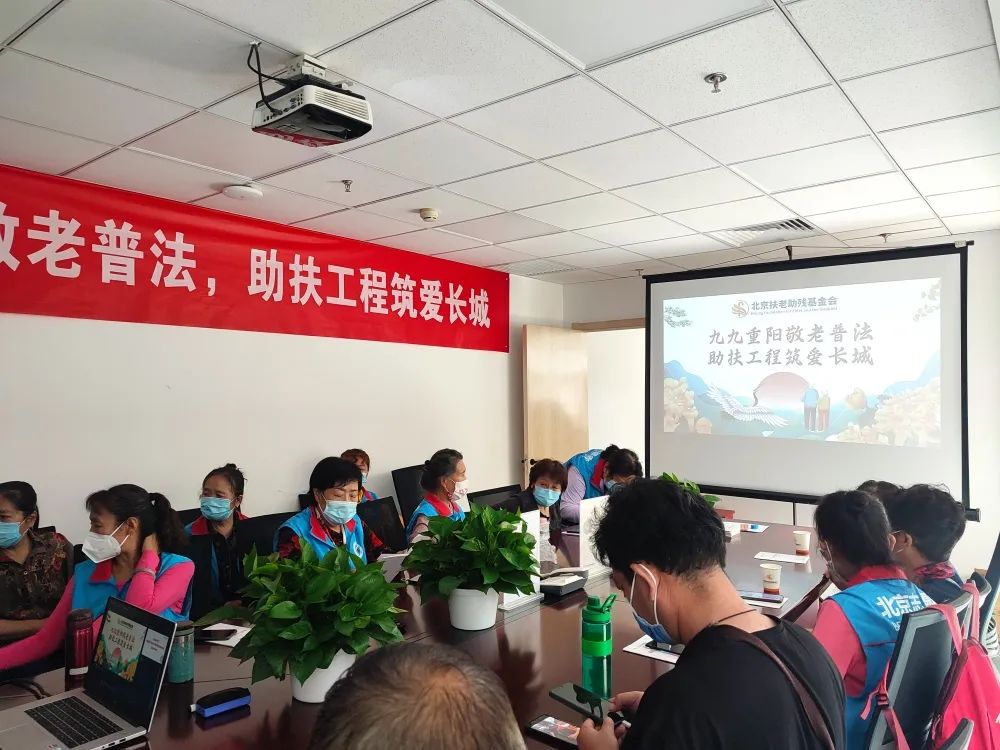 直击现场，重阳敬老在行动|爱传承·守家推出免费普法讲座，首期今日召开，现场气氛热烈