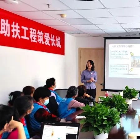 直击现场，重阳敬老在行动|爱传承·守家推出免费普法讲座，首期今日召开，现场气氛热烈