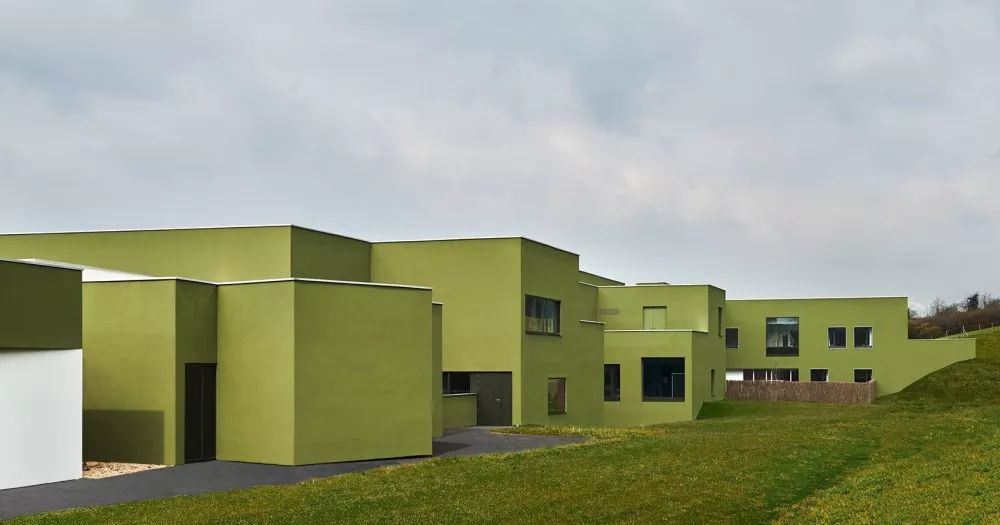 绿色医院建筑的节地和节能施工技术如何创新？