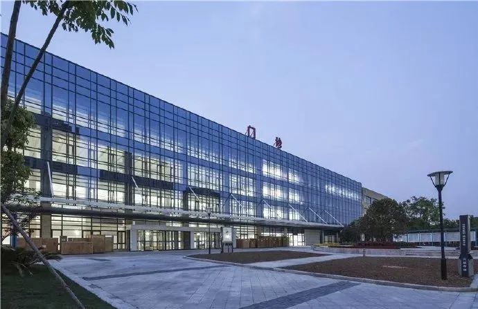 医院建筑的节能材料应采用哪种玻璃？