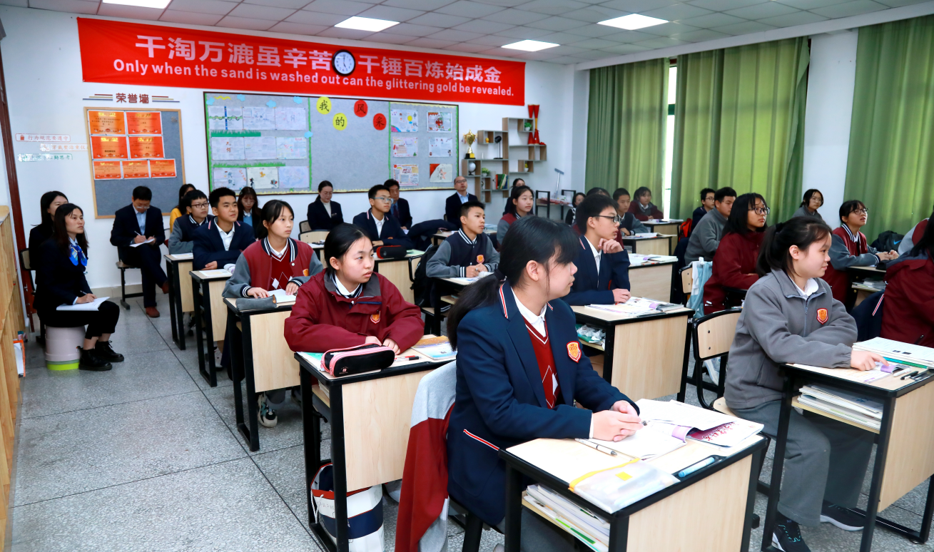 下沉一线，回归课堂——成都王府管理干部深入课堂抓教学