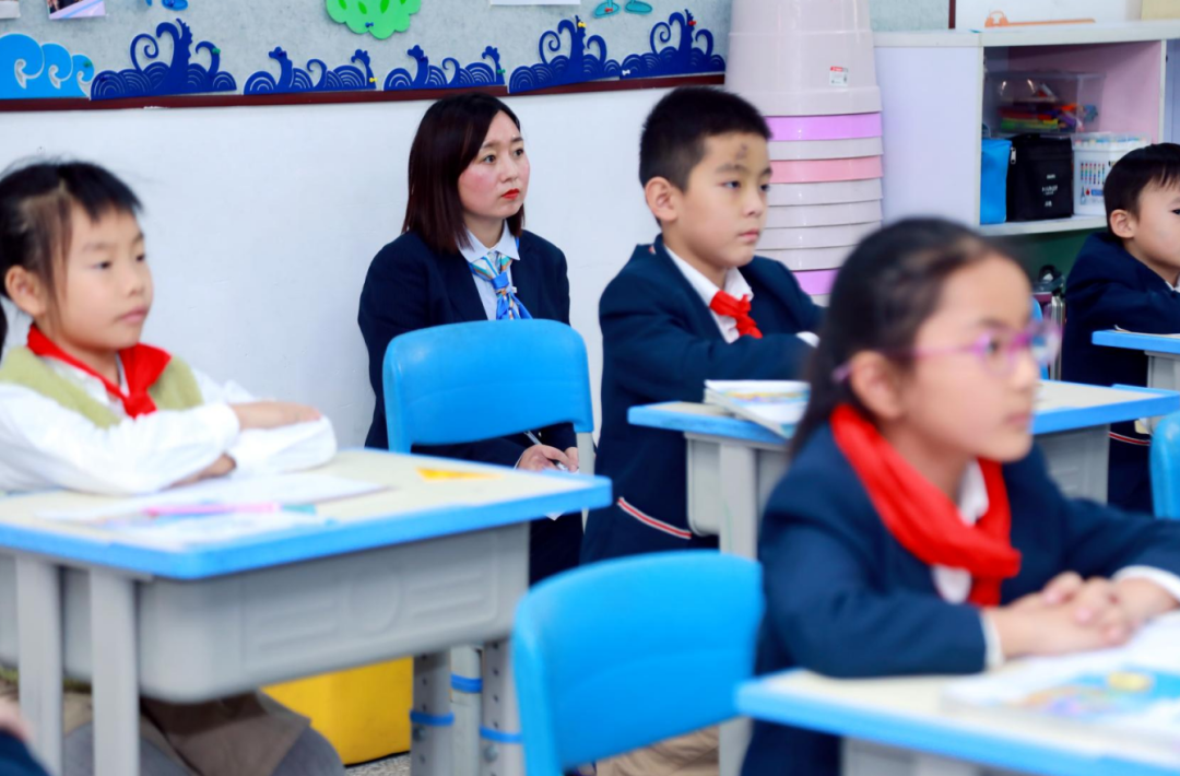 下沉一线，回归课堂——成都王府管理干部深入课堂抓教学