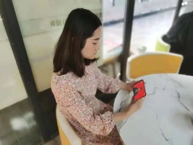 成都王府教职工集体收看中国共产党第二十次全国代表大会开幕会