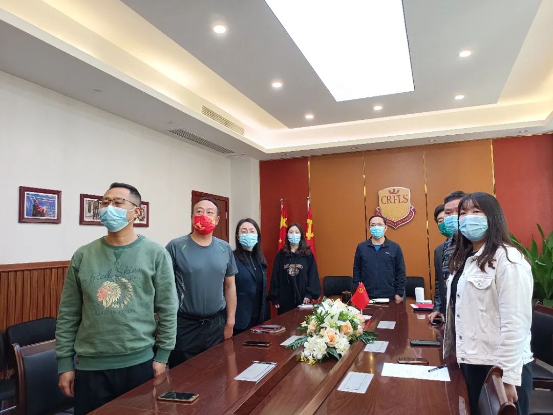 成都王府教职工集体收看中国共产党第二十次全国代表大会开幕会