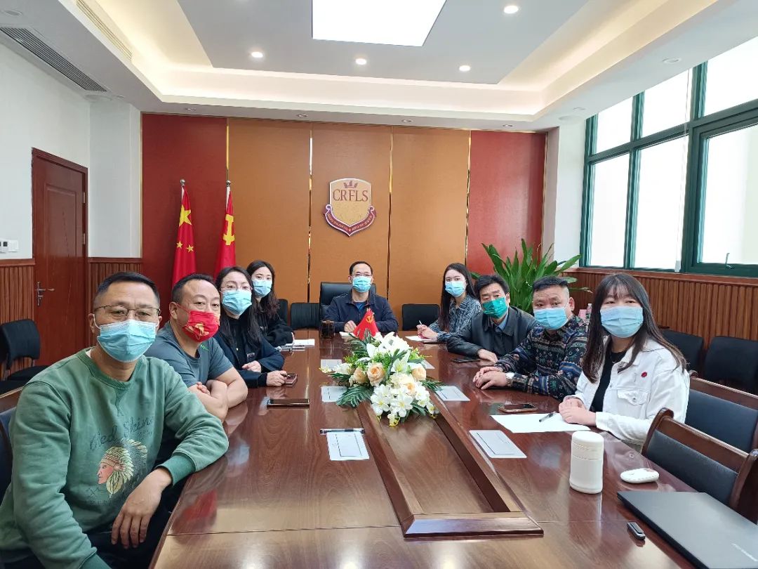 成都王府教职工集体收看中国共产党第二十次全国代表大会开幕会