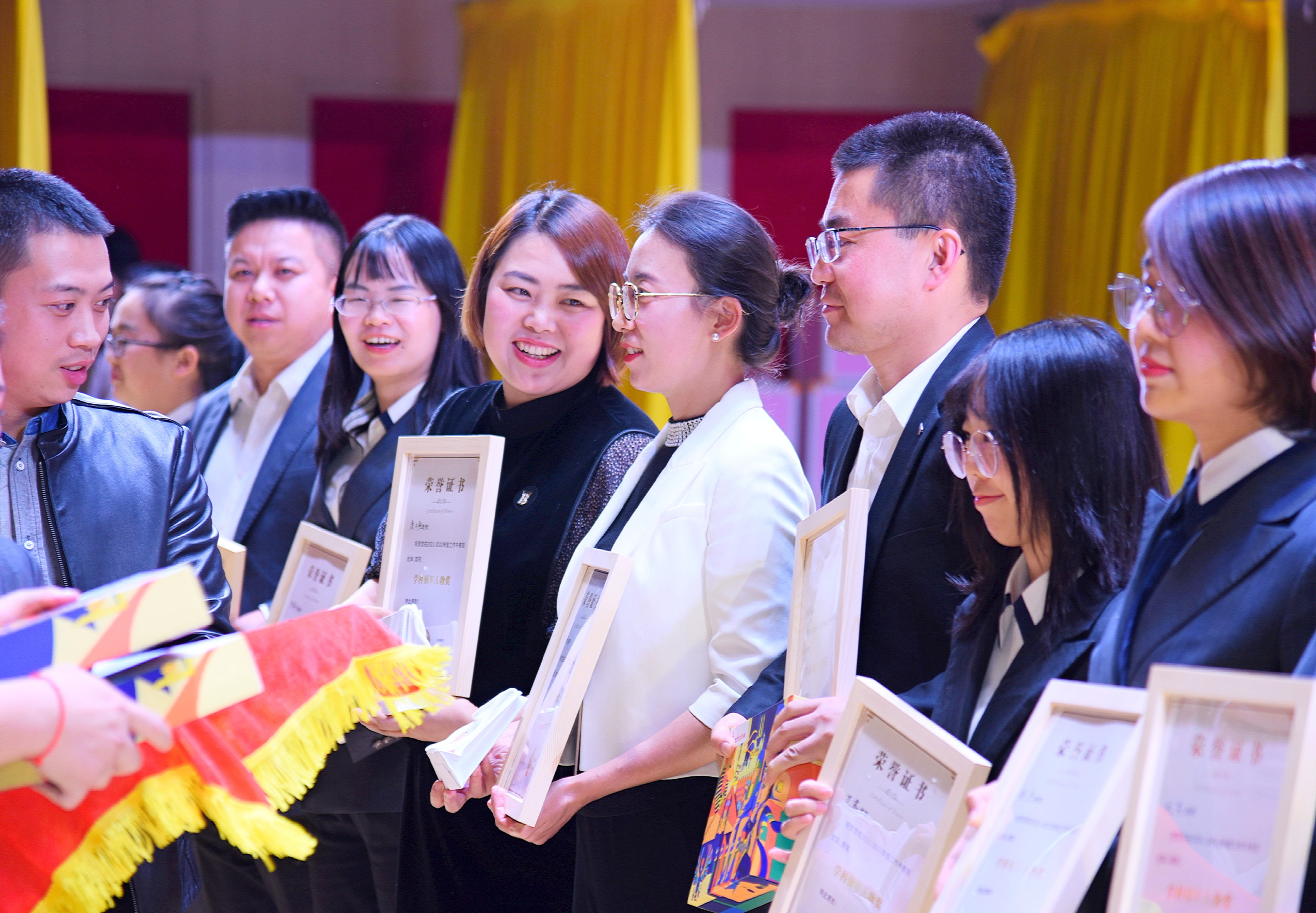 学校隆重表彰2021-2022学年度优秀教师 学校隆重表彰2021-2022学年度优秀教师