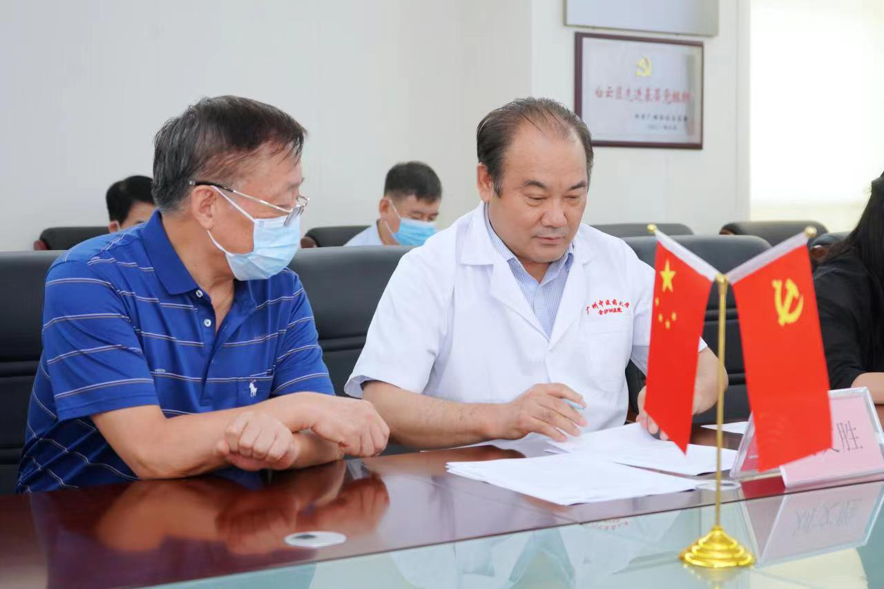 倡廉洁从医,树社会清风,争做人民满意的综合医院 倡廉洁从医,树社会清风,争做人民满意的综合医院