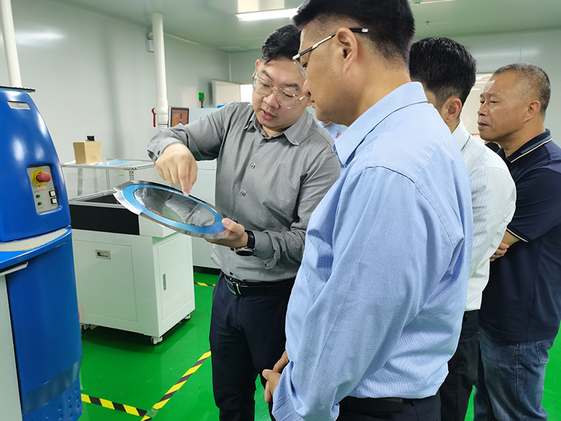 福建省龙岩市新罗区区长丘伟勤莅临福建龙夏电子调研指导工作
