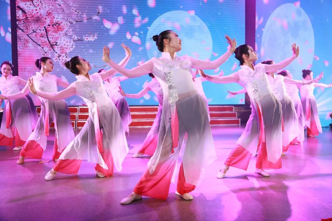 陌上花开，府上有请——2024年成都王府外国语学校招聘简章