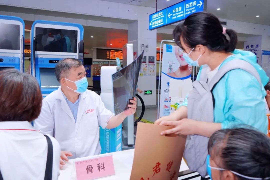 我院成功举办“冬病夏治,未病先防”义诊活动 我院成功举办“冬病夏治,未病先防”义诊活动
