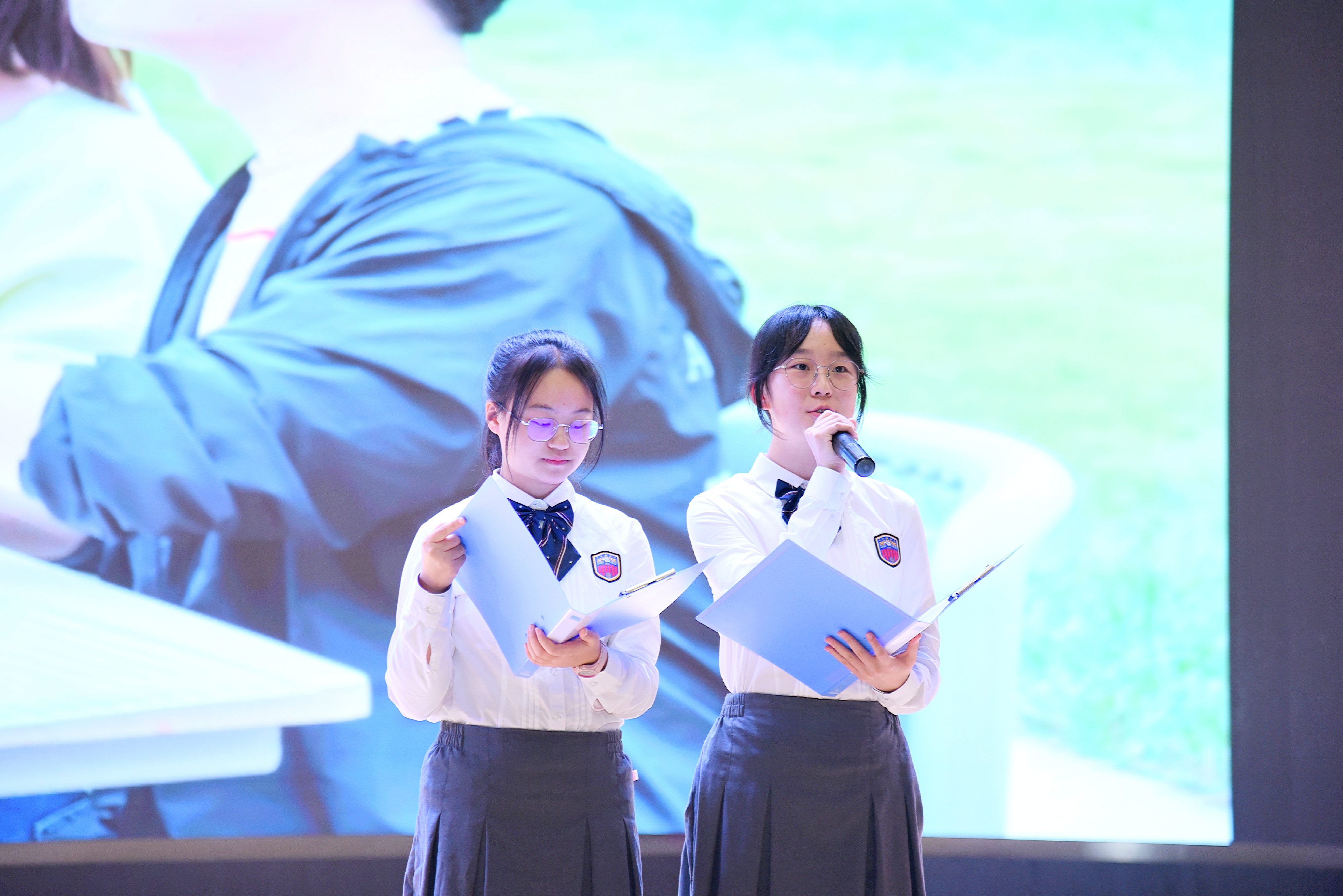 学校隆重表彰2021-2022学年度优秀教师 学校隆重表彰2021-2022学年度优秀教师