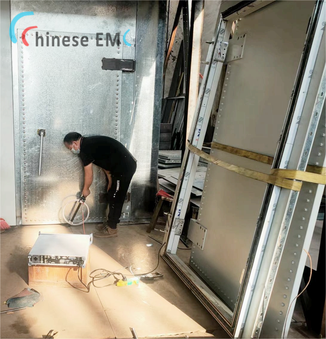 深圳市常創(chuàng)科技有限公司屏蔽門屏蔽效能測試現(xiàn)場
