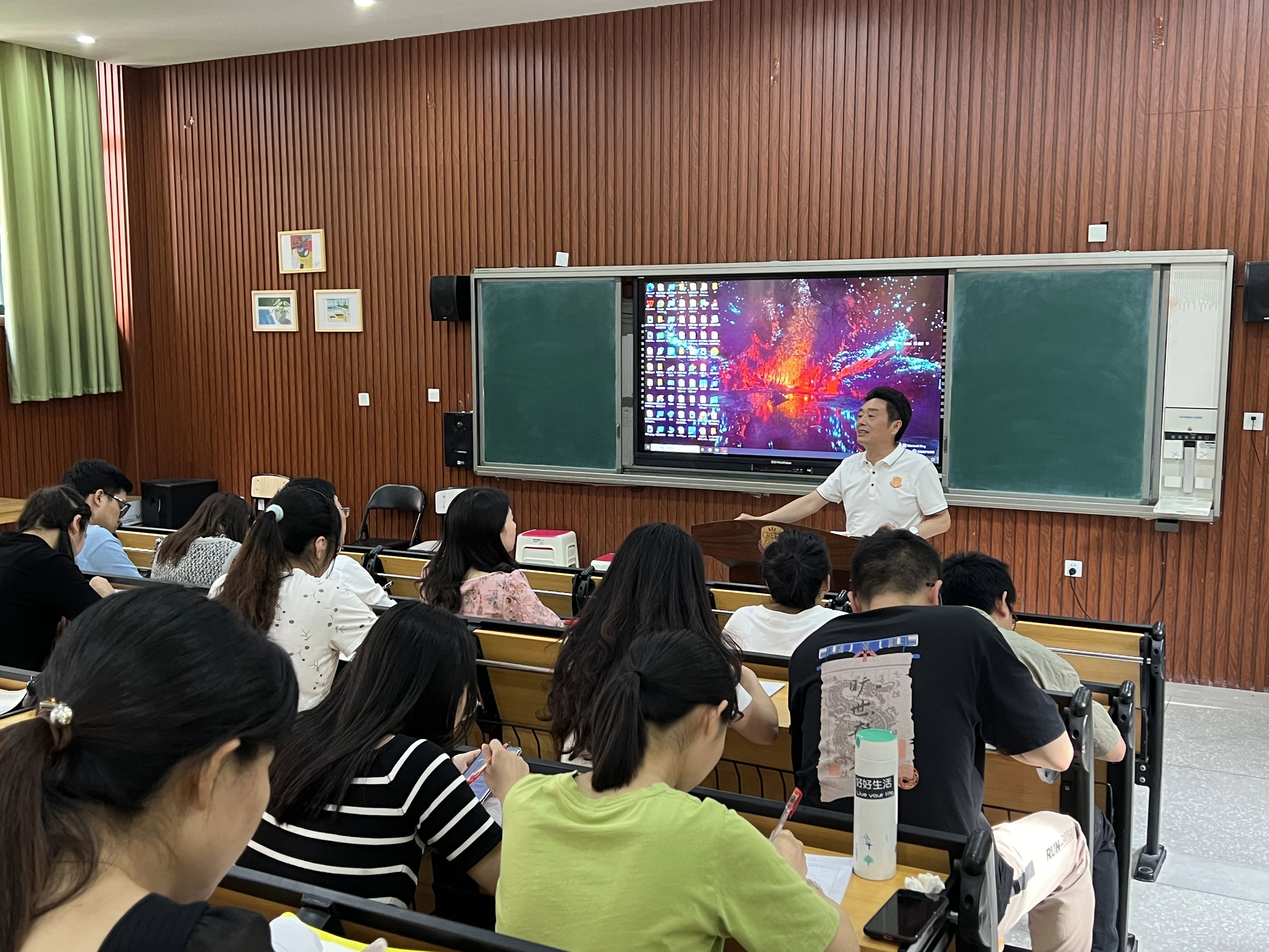 共研共享促成长，学术立校提质量——成都王府初中部智慧教师大讲堂系列活动