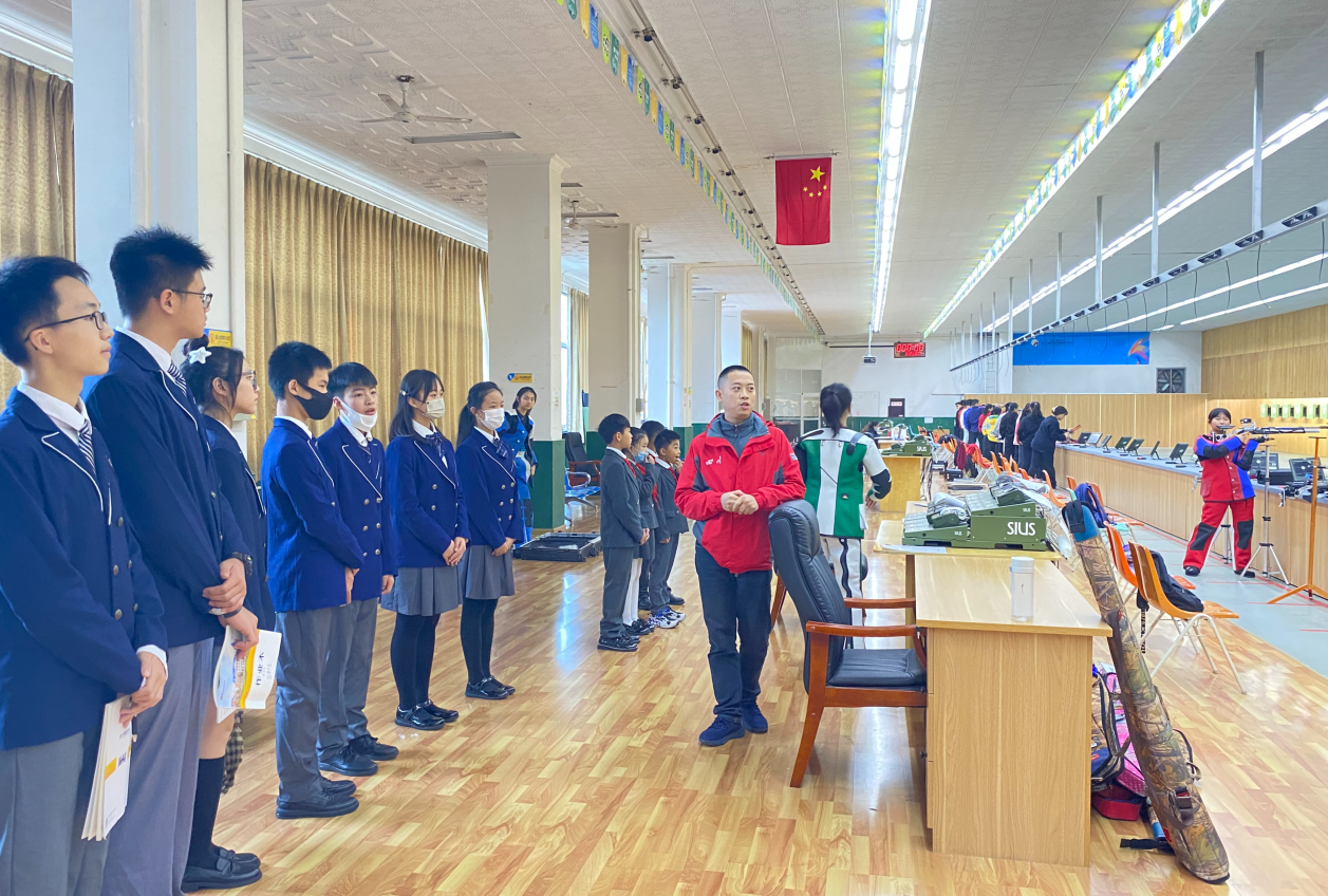 新川学子从这面“冠军墙”,学到了敢于亮枪的冠军气质! 新川学子从这面“冠军墙”,学到了敢于亮枪的冠军气质!