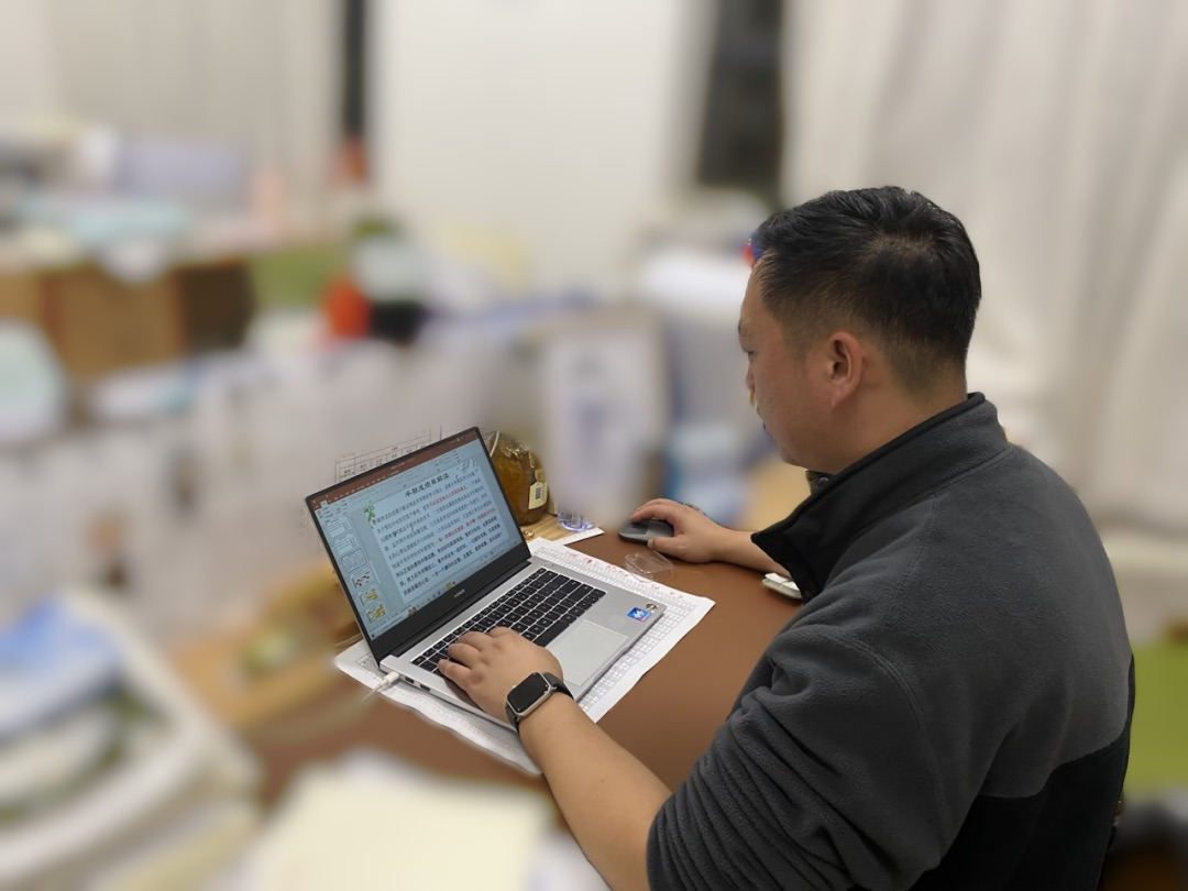 疫情挡不住爱 初中部召开线上家长会 疫情挡不住爱 初中部召开线上家长会
