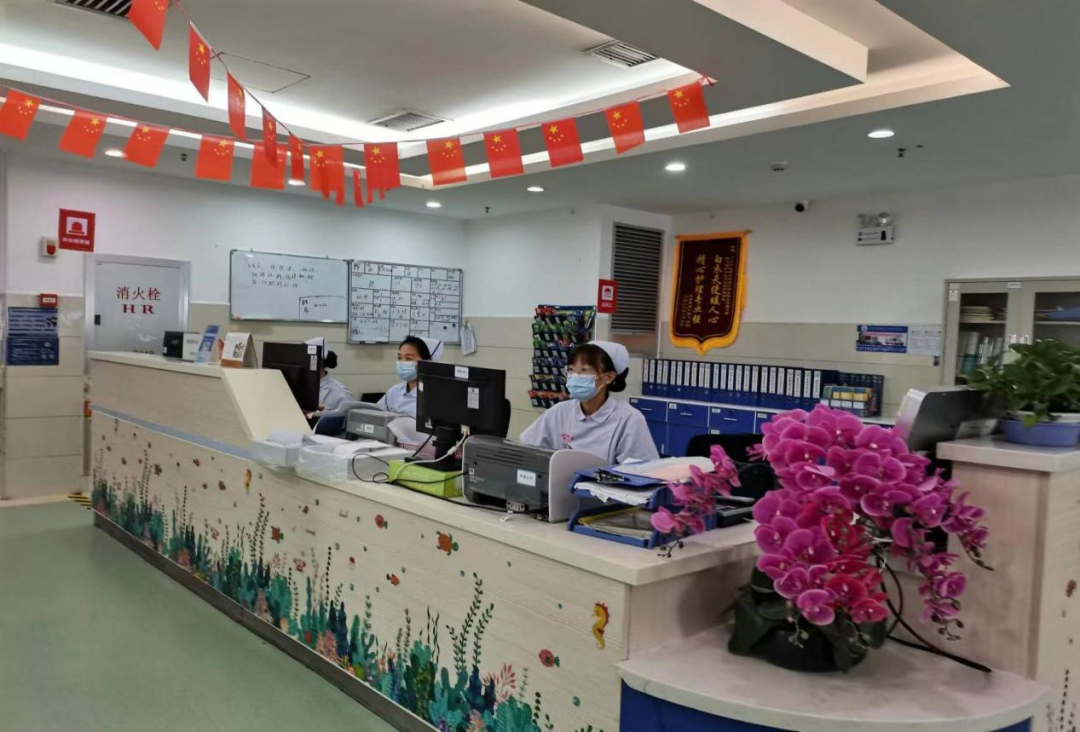 院内新闻|喜迎国庆“白衣天使”坚守在岗位上! 院内新闻|喜迎国庆“白衣天使”坚守在岗位上!