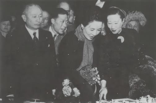 变卖祖产供丈夫留学,他却另娶总理千金,被逼离婚后,她削发出家 变卖祖产供丈夫留学,他却另娶总理千金,被逼离婚后,她削发出家