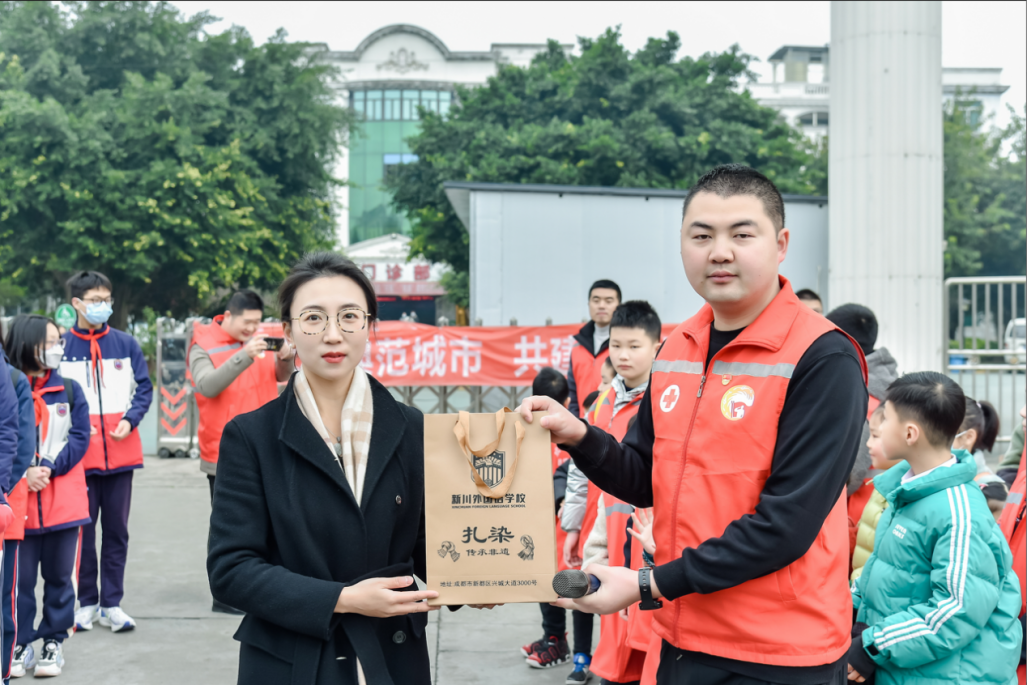 初中部弘扬雷锋精神 组织学生参加志愿者活动 初中部弘扬雷锋精神 组织学生参加志愿者活动