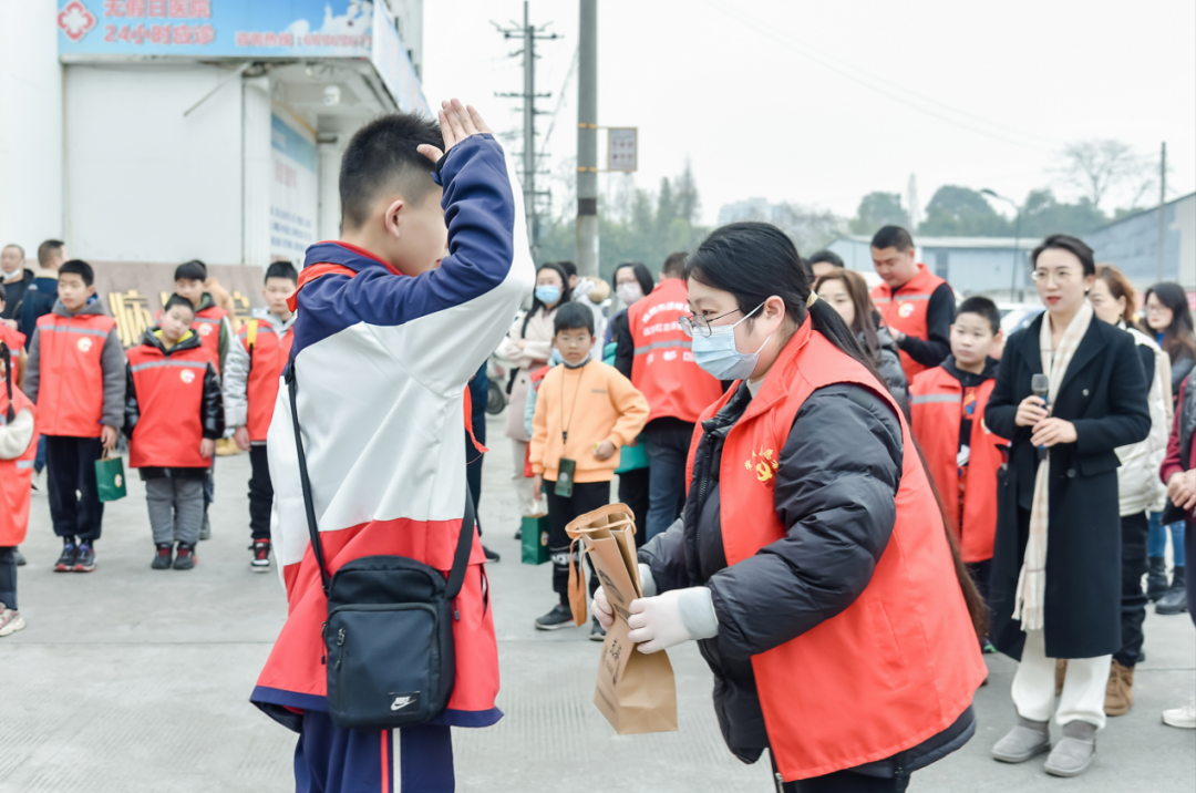 初中部弘扬雷锋精神 组织学生参加志愿者活动 初中部弘扬雷锋精神 组织学生参加志愿者活动