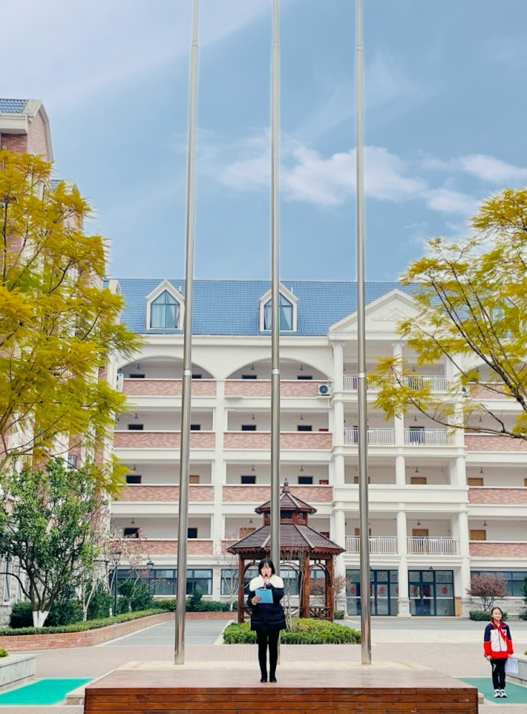 小学部举行国旗下讲话活动：爱祖国，爱学习