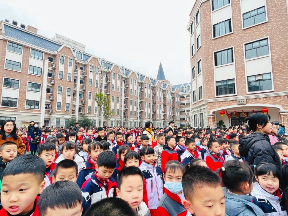 小学部举行国旗下讲话活动：爱祖国，爱学习