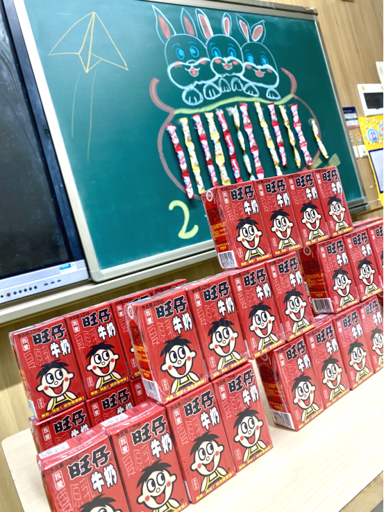 小学部环创比赛 孩子们脑洞大开，拥抱春天